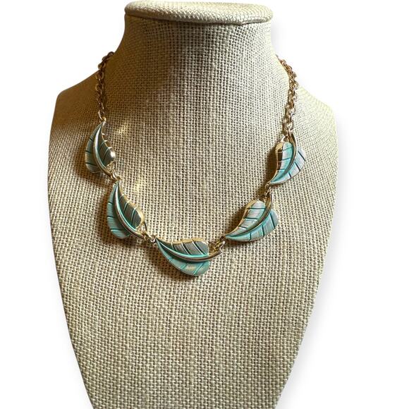 Vintage Germany Leaf Enamel Wreath Necklace - Elegant Design - Picture 1 of 5